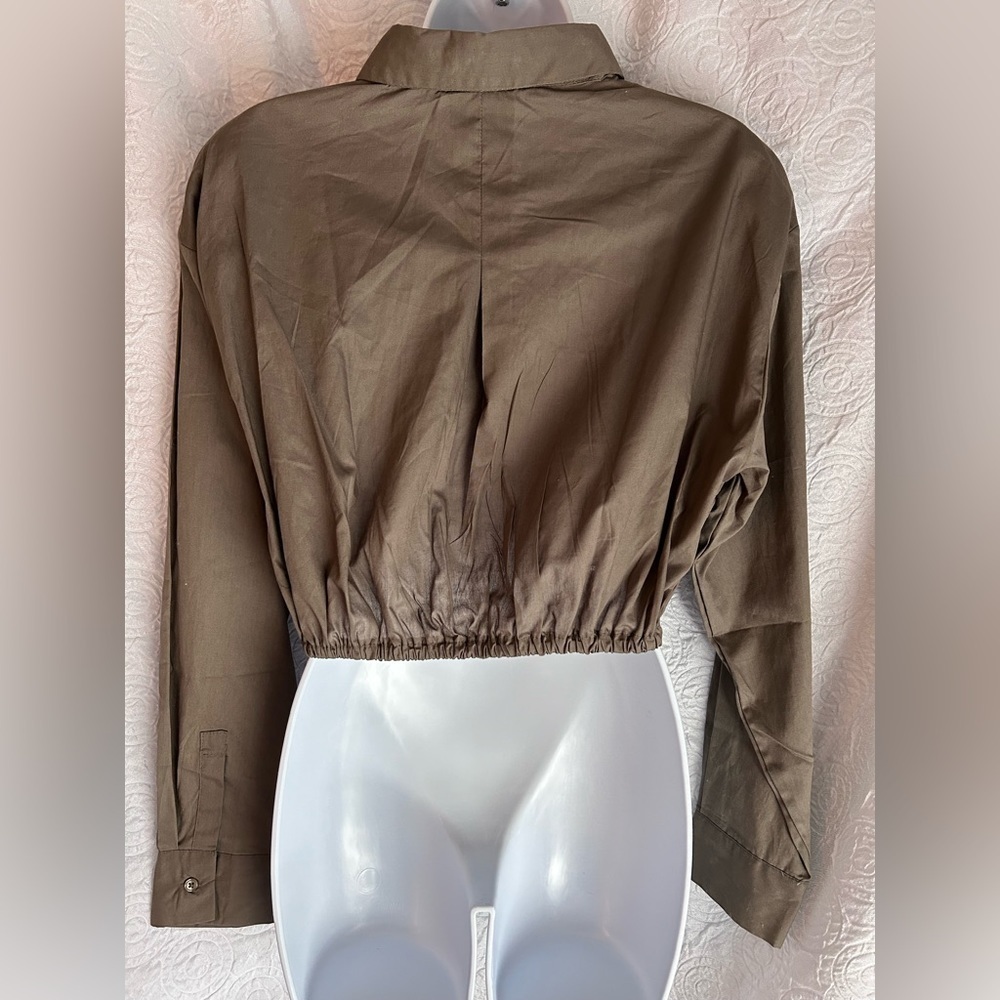 Love Notes cropped button up top - Picture 2 of 3